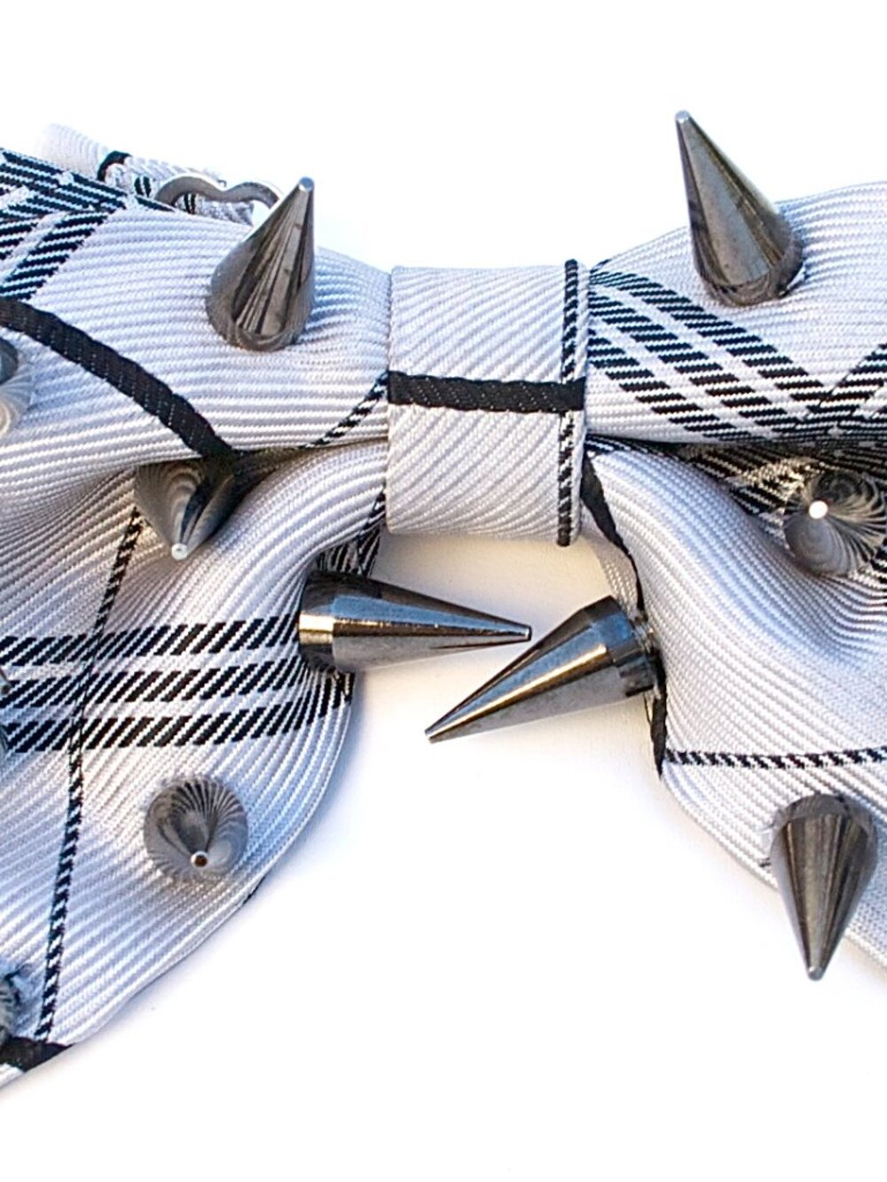 GASOLINE GLAMOUR SILVER PLAID BOW TIE 🎀 👔 🩶